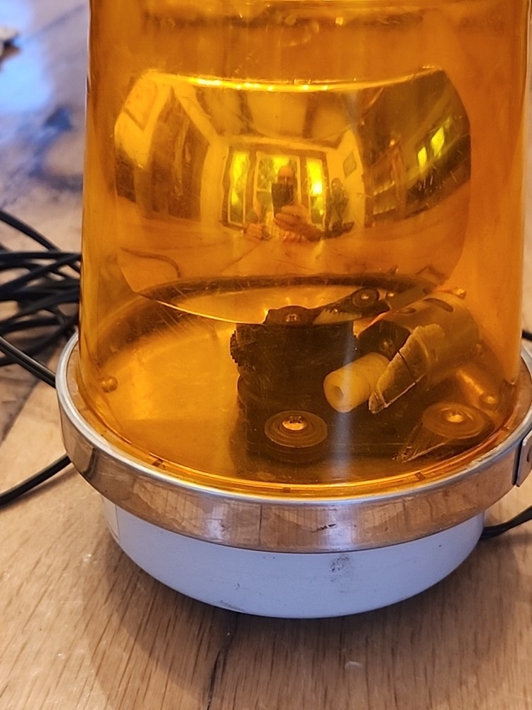 Star Warning Systems Model 200 RHM Rotating Beacon Light (Amber) MAGNETIC BASE