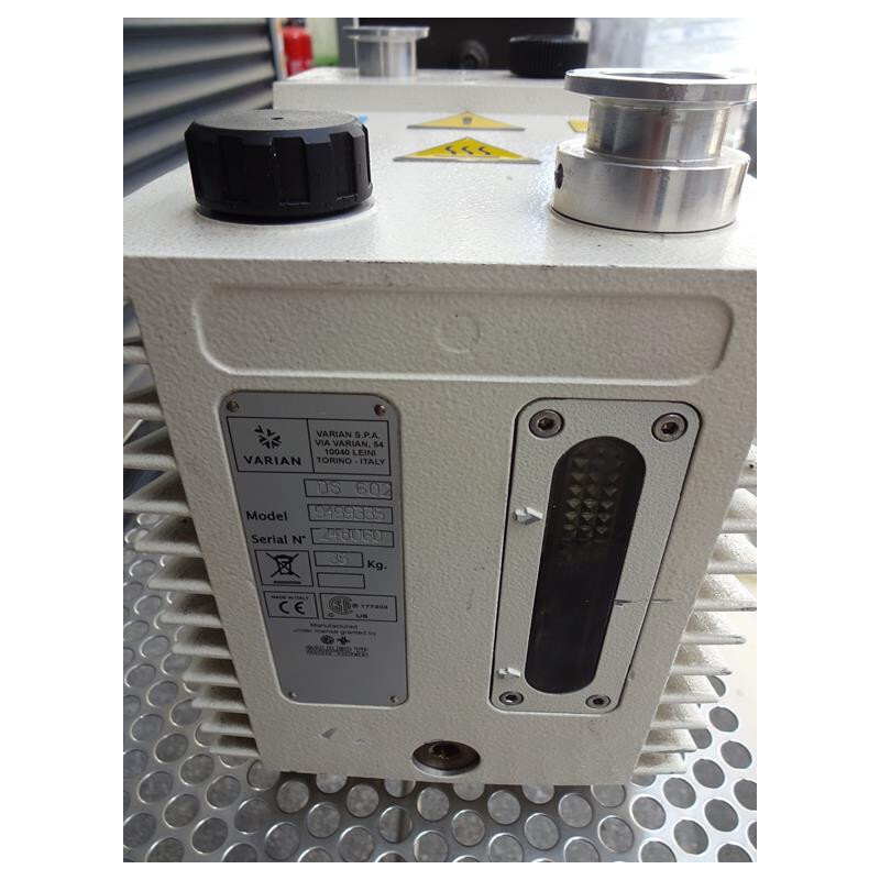 ROTARY VANE VACUUM PUMP VARIAN DS602