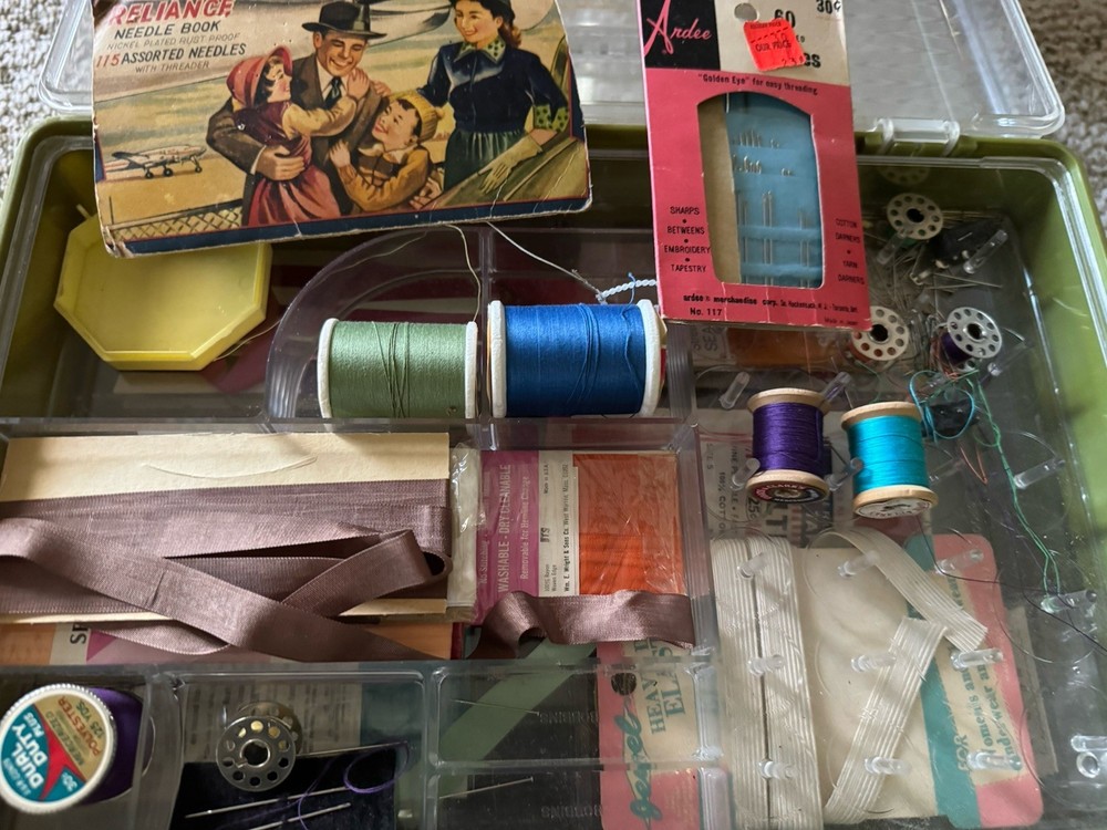 Vintage sewing box, various items , see pics