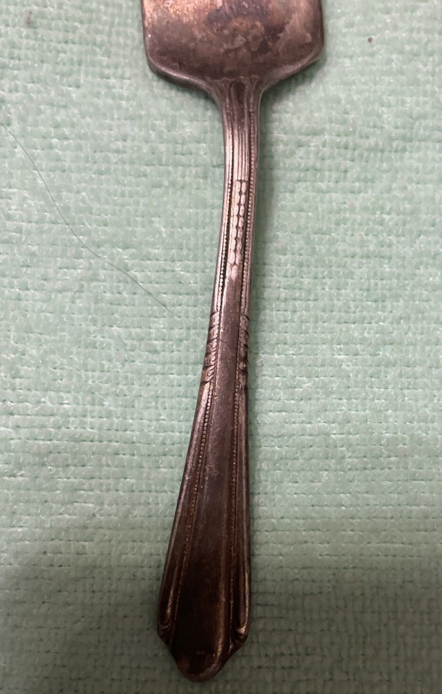 VINTAGE HOLMES & EDWARDS SILVER PLATED CHILDS FORK! 4 1/8 INCHES