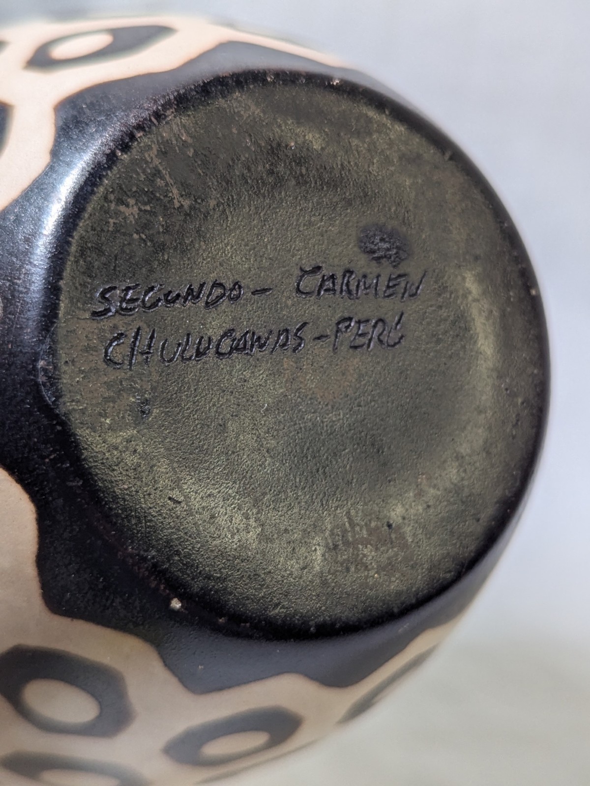 Segundo Carmen Chulucanas Peru Art Pottery Vase Signed Geometric Black Cream 6"