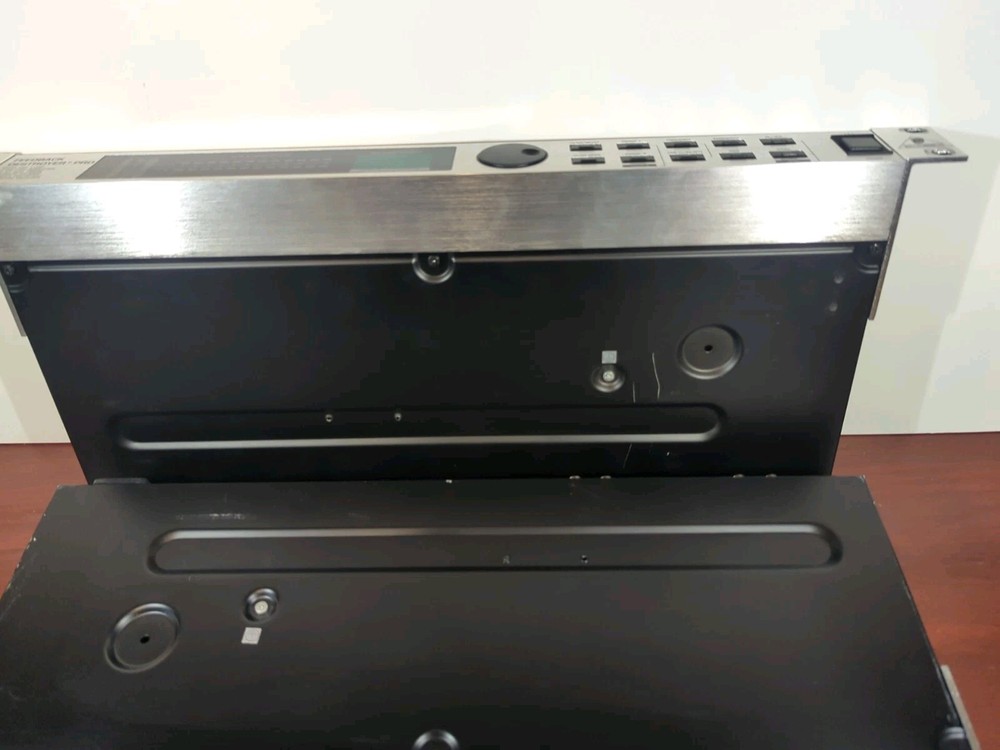 1x Behringer DSP 1100P Feedback Destroyer Pro Rack Unit.