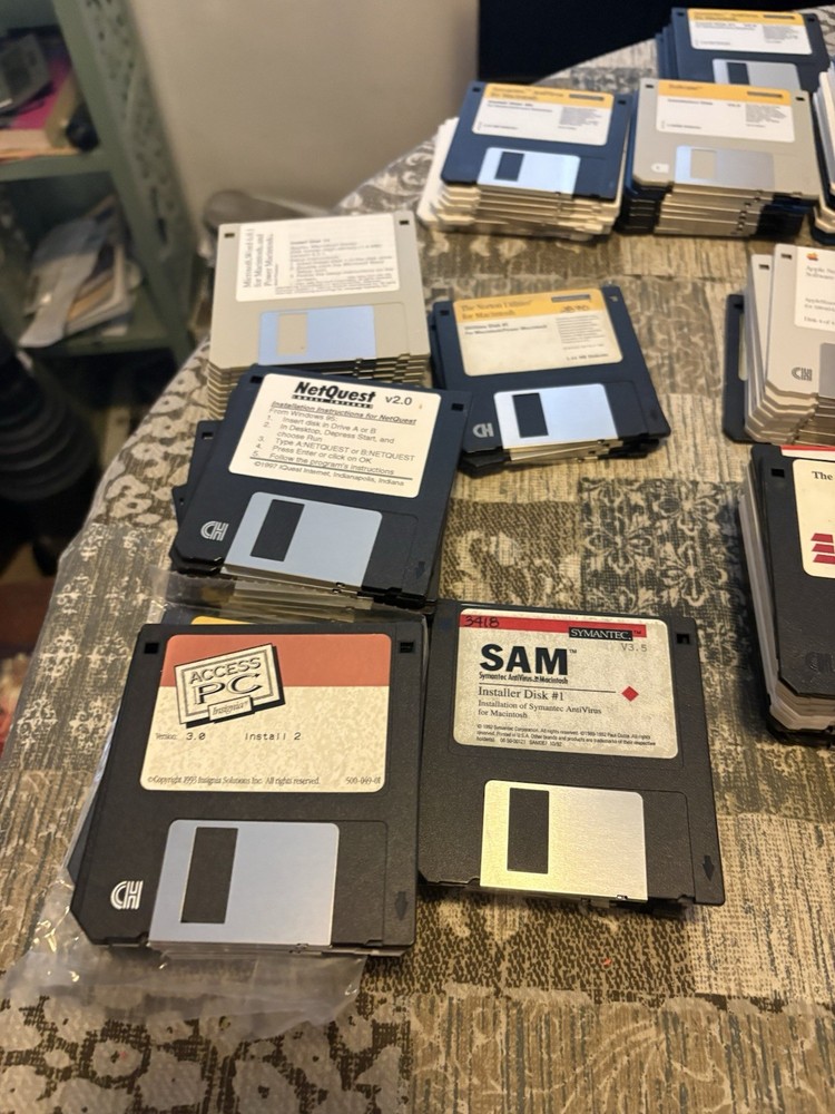 Apple HUGE Disk Lot () Mixed Software UNTESTED