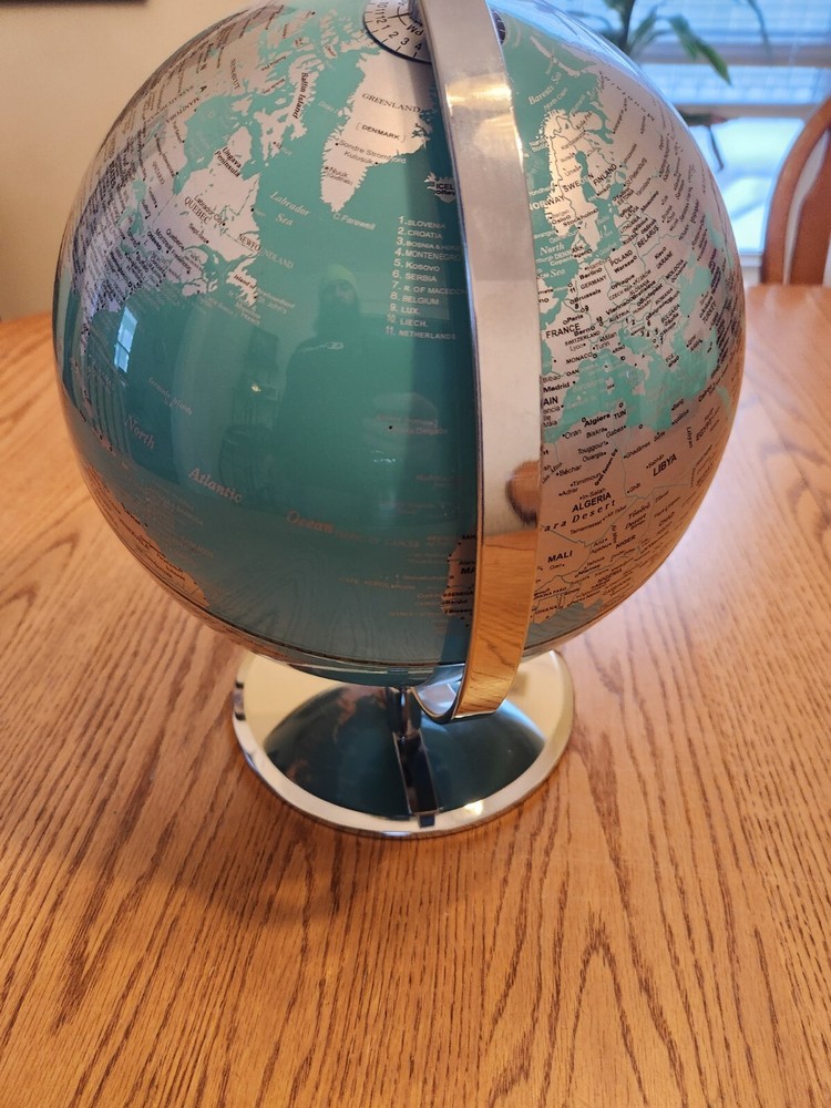 Beautiful Globe. Excellent Cond.