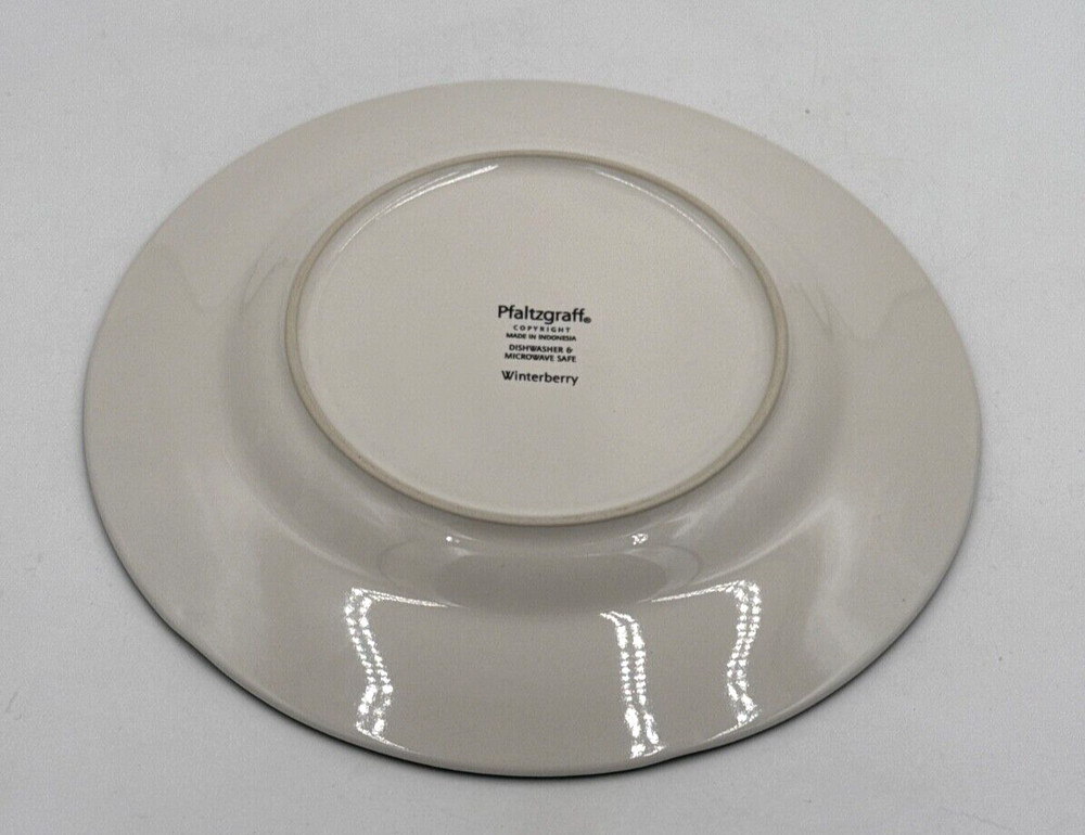 Pfaltzgraff Cookies for Santa Winterberry Pattern Plate