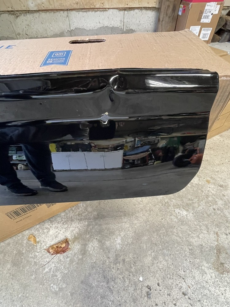 2022 GMC Multi Pro Tailgate Upper Portion. Needs Repaired, Missing Letters.