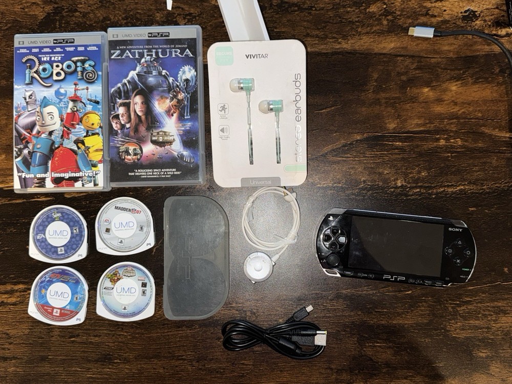 PSP 1000 with extras | READ DESCRIPTION