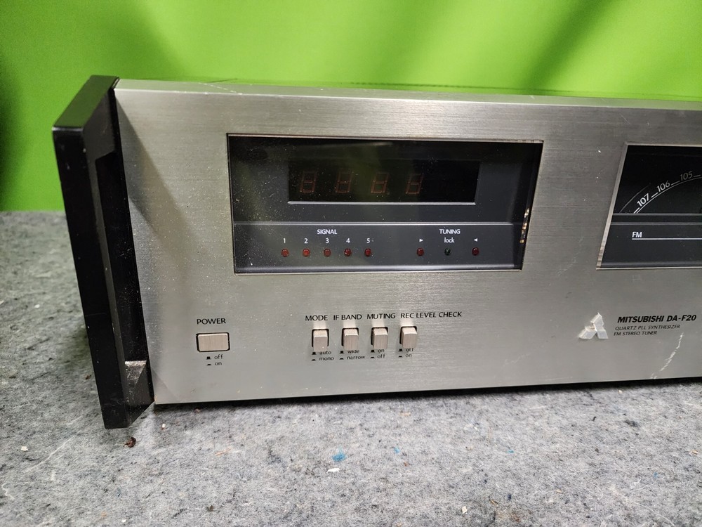 Mitsubishi DA-F20 Stereo Tuner