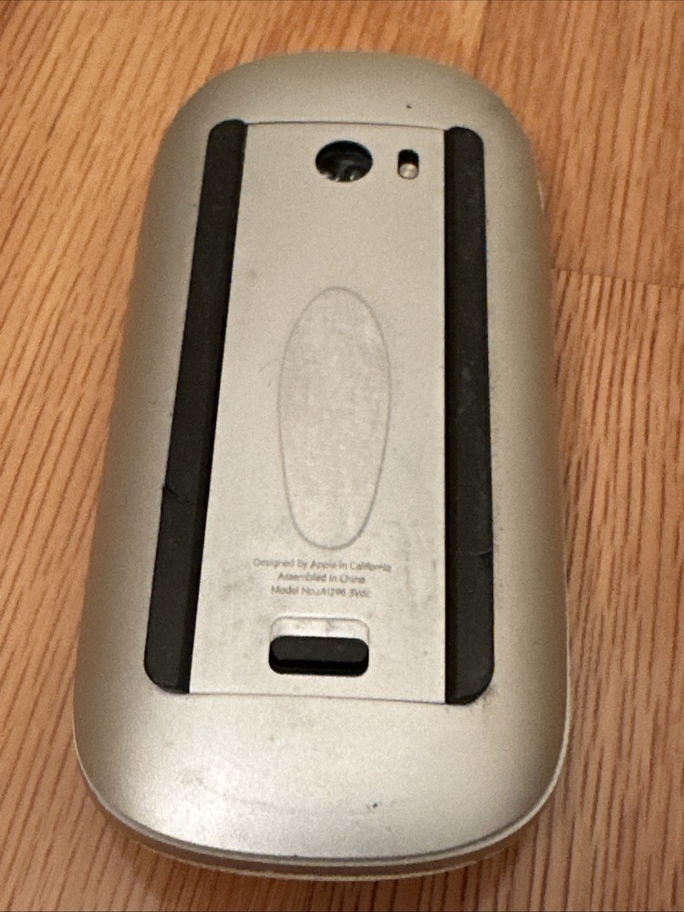 Apple A1296 Wireless Tactile/Multi-Touch Mouse - MB829LL/A