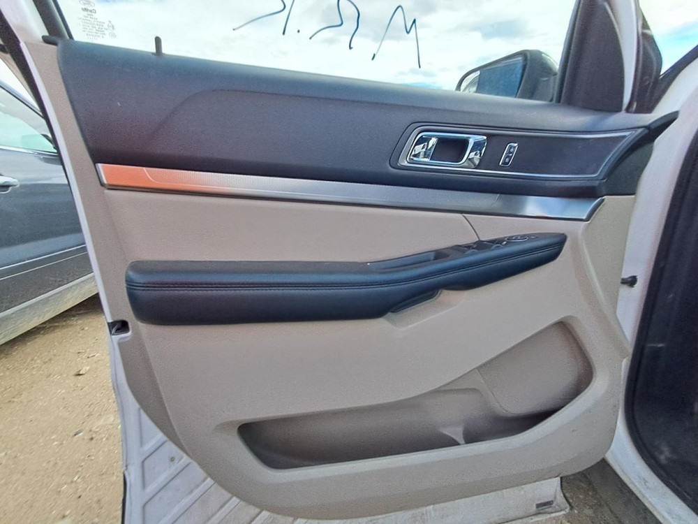 EXPLORER  2018 Front Door Trim Panel 1585863