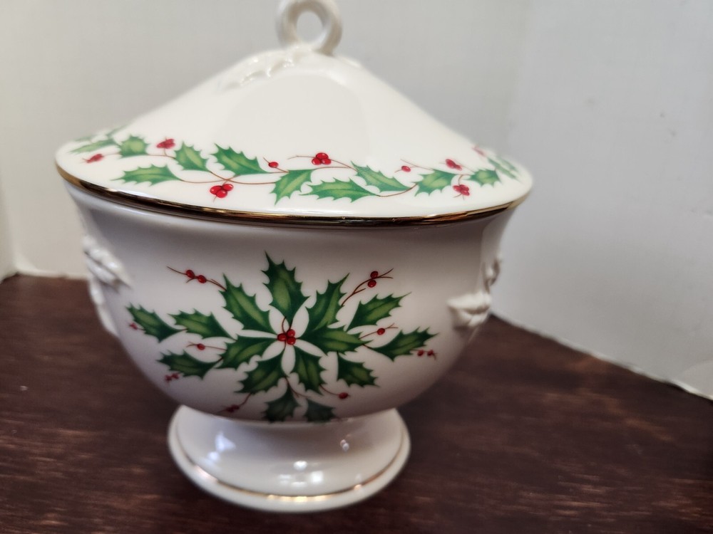 LENOX HOLIDAY DIMENSION COLLECTION COVERED CANDY DISH WITH BOX