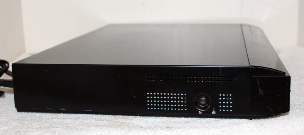 Sharp Aquas Blue-Ray DVD Player BD-HP21U ~ Powers On ~ Sold Untested