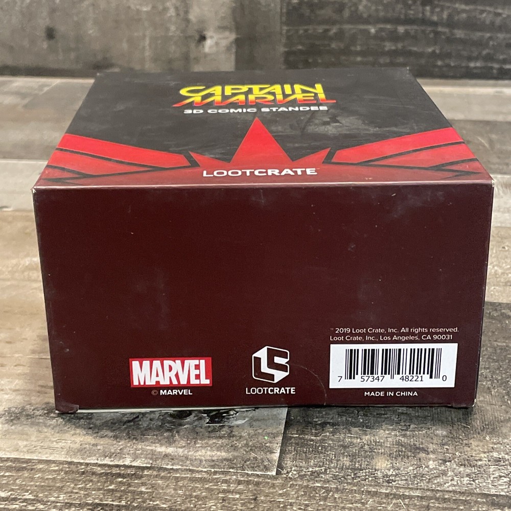 CAPTAIN MARVEL Marvel 3D Comic Standee Loot Crate Exclusive Open Box