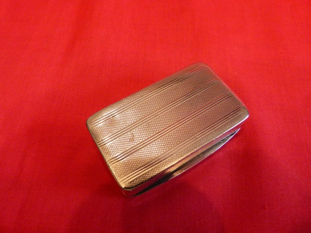 VERY NICE AMERICAN,Circa 1910 SOLID SILVER & ROSE GOLD GILT INTERIOR SNUFF BOX .