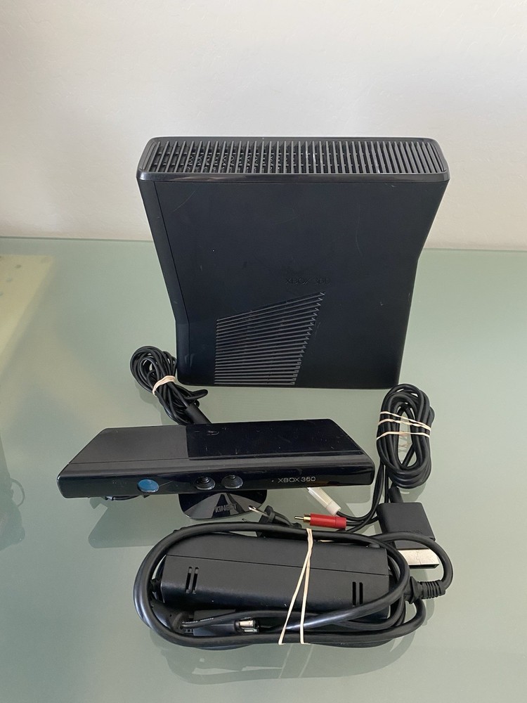 Xbox 360 Arcade Console Black Bundle w/ Kinect & Cables – Tested/Working