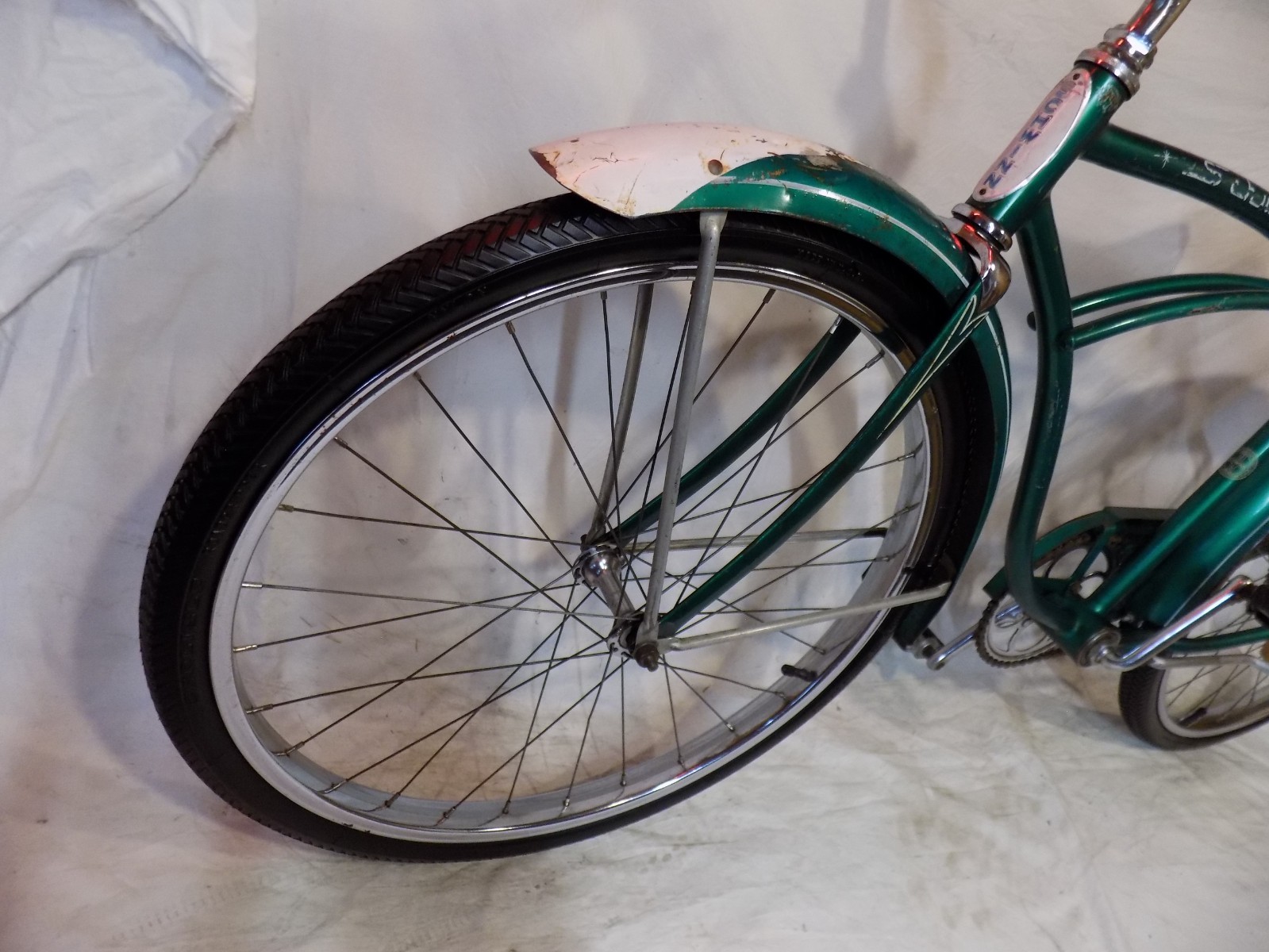 1957 SCHWINN SPEEDSTER MENS AMERICAN 24 BIKE GREEN TYPHOON JAGUAR TIGER CORVETTE