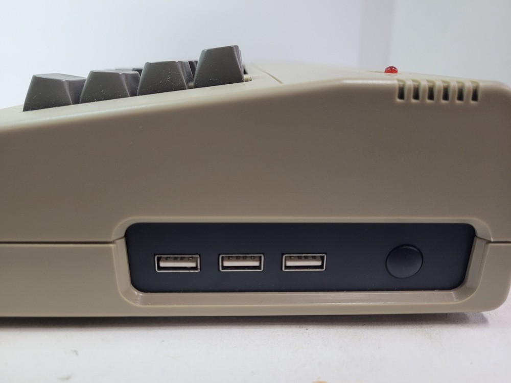 C64 Micro Computer - Retro Games - fully tested - no manual ( BR )