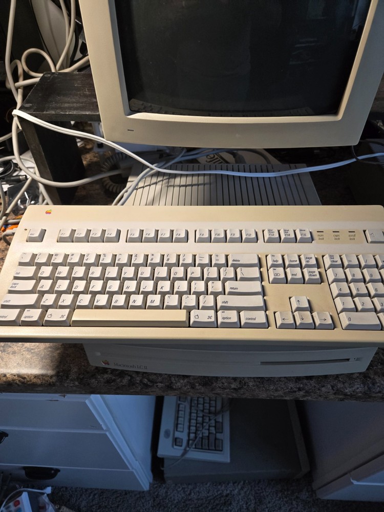 Apple Macintosh LC II Complete System - Tested Working