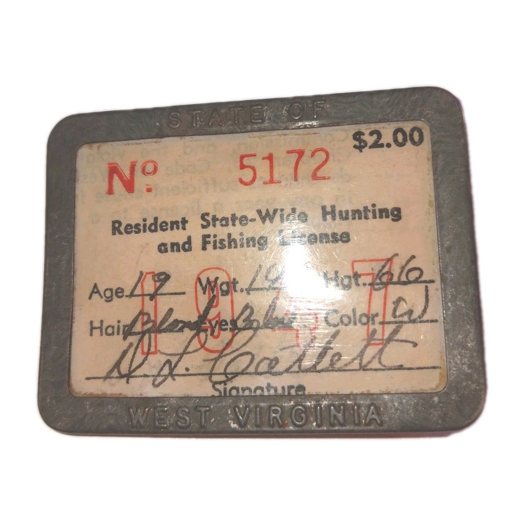 Vintage West Virginia Resident Hunting & Fishing License ( Pin Back )