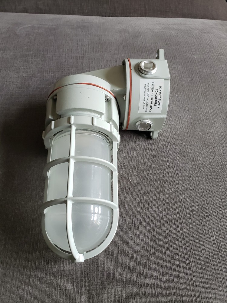 AZZ Incorporated Explosion Proof Light 26W - AVP26LUHFGW - UNTESTED - READ DESC.