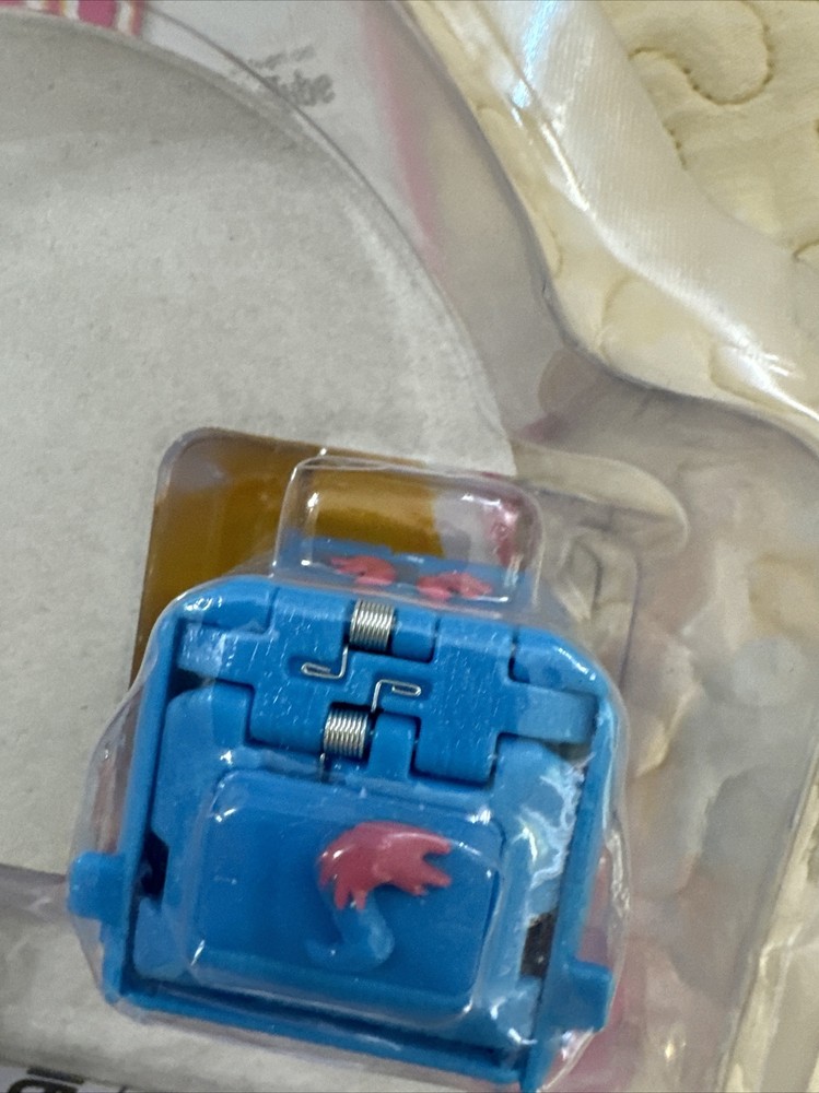 Kuroba Dolphiconda vs Training Cube Collectible Battle Pack