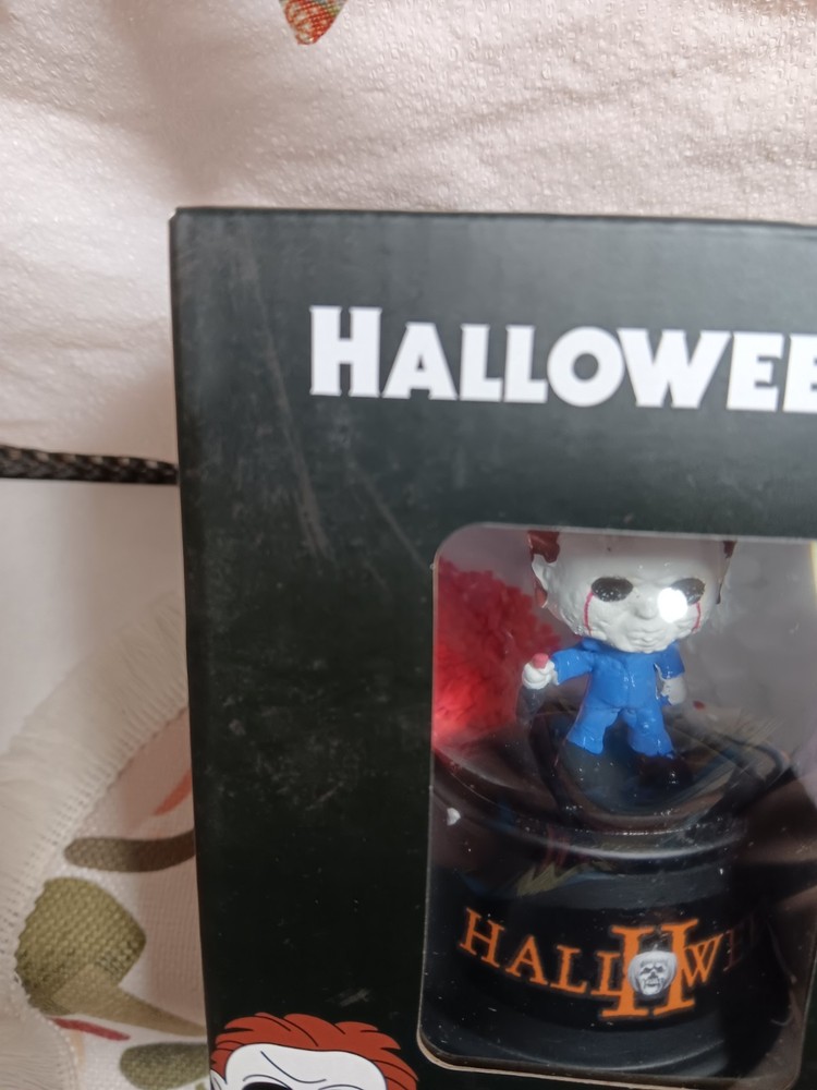 🔥Halloween II Horror Mini Snow Globe BNWT🔥