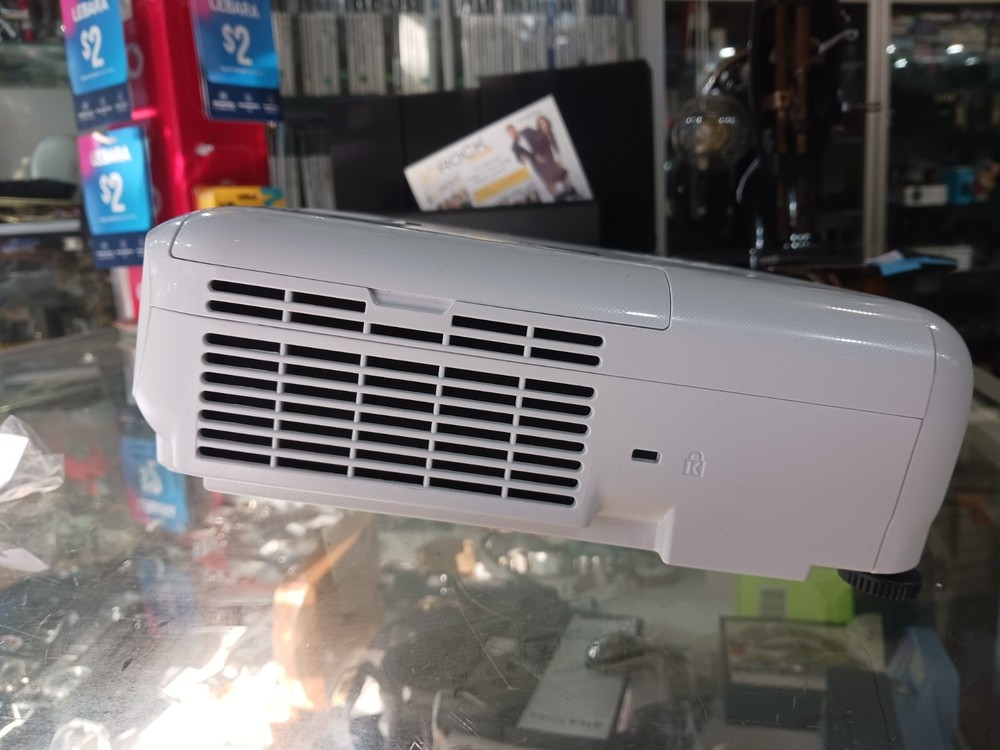 Epson EB-W06 MULTIMEDIA WXGA 3LCD Projector White WITH REMOTE