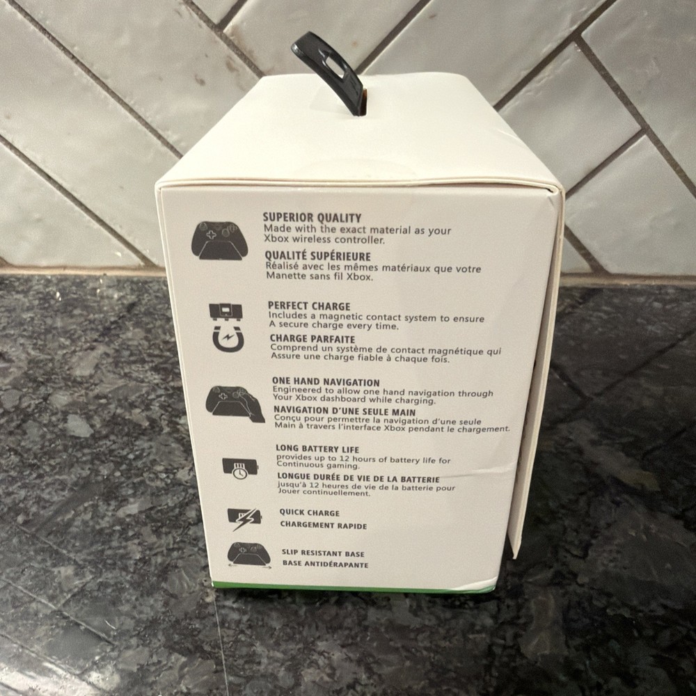 Controller Gear - Universal Xbox Pro Charging Stand - Robot White NEW