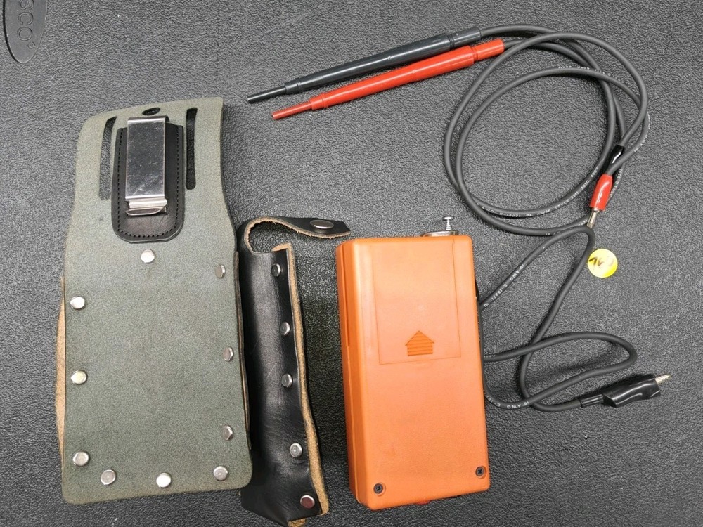 ETCON LT130 LAMP & VOLTAGE & CONTINUITY TESTER with Leads & Leather Case.