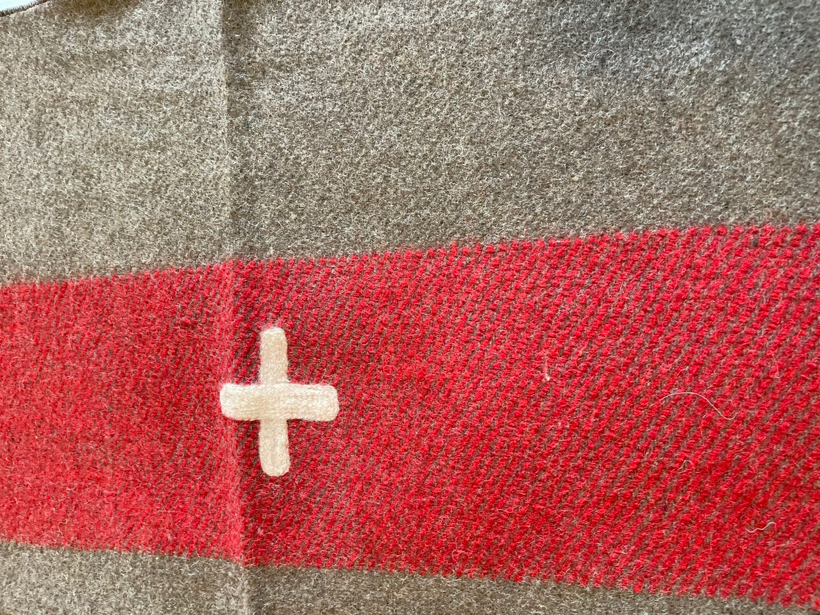 GENUINE SWISS ARMY VINTAGE 100% PURE WOOL BLANKET NEW .