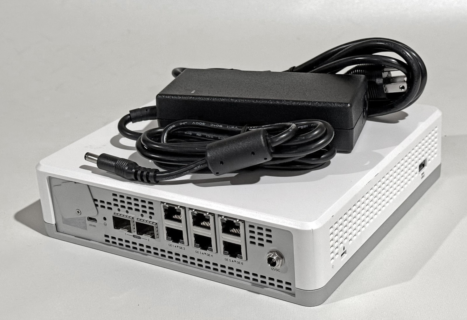 10GbE OPNsense Firewall VPN AES QAT 4-Core Atom C3558 2.20GHz 8GB DDR4 128GB SSD