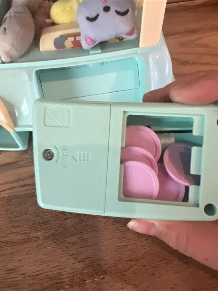 Mini Claw Machine – Lights, Music & Squishy Prizes!