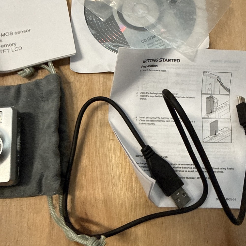 Hitachi HDC-570AS Digital Camera 5MP, Silver Please Read