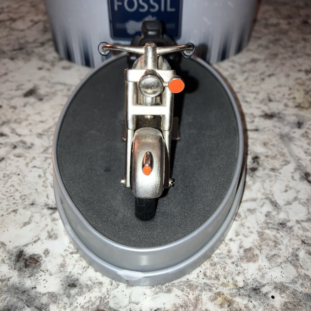Fossil Motorcycle Desk Clock 2005 Wheels Kickstand Handlebars Move. 1 Headlight