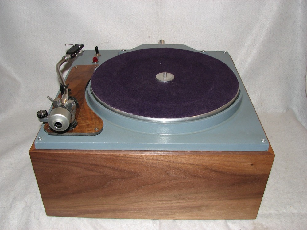 Russco Studio Pro Model B turntable