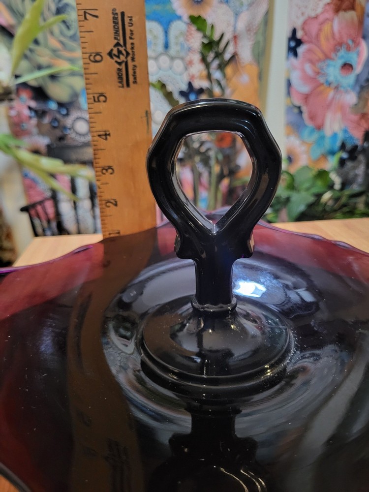 L.E. Smith Black Amethyst Mt. Pleasant keyhole handled serving plate