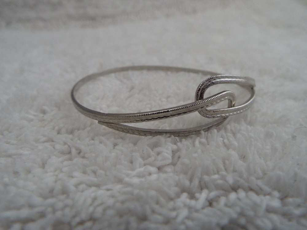 Silvertone Infinity Bangle Bracelet (K13)