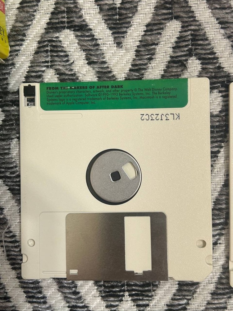 Disney Collection Screen Saver Macintosh 4-Disk Set w/ Box Berkeley Systems