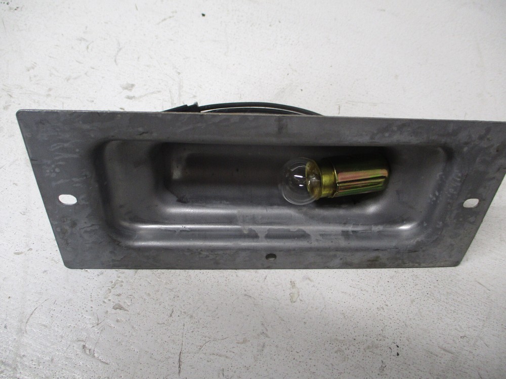 3880052C92 INTERNATIONAL DOME LIGHT