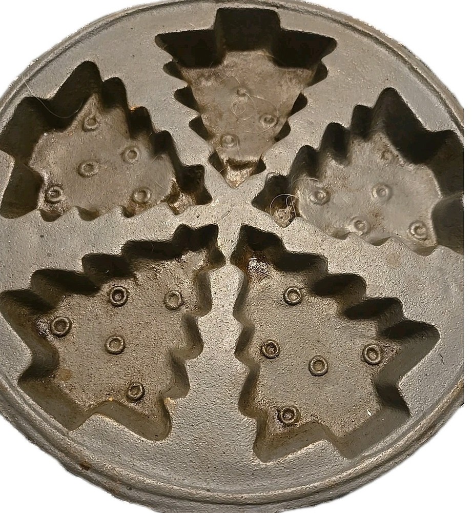 Cast Iron Baking Pan With Christmas Trees
