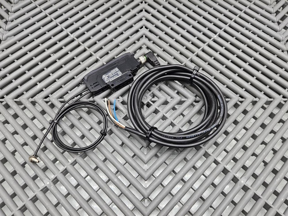 Omron FS-N11CP Digital Display Fiber Amplifier with Sensor Head