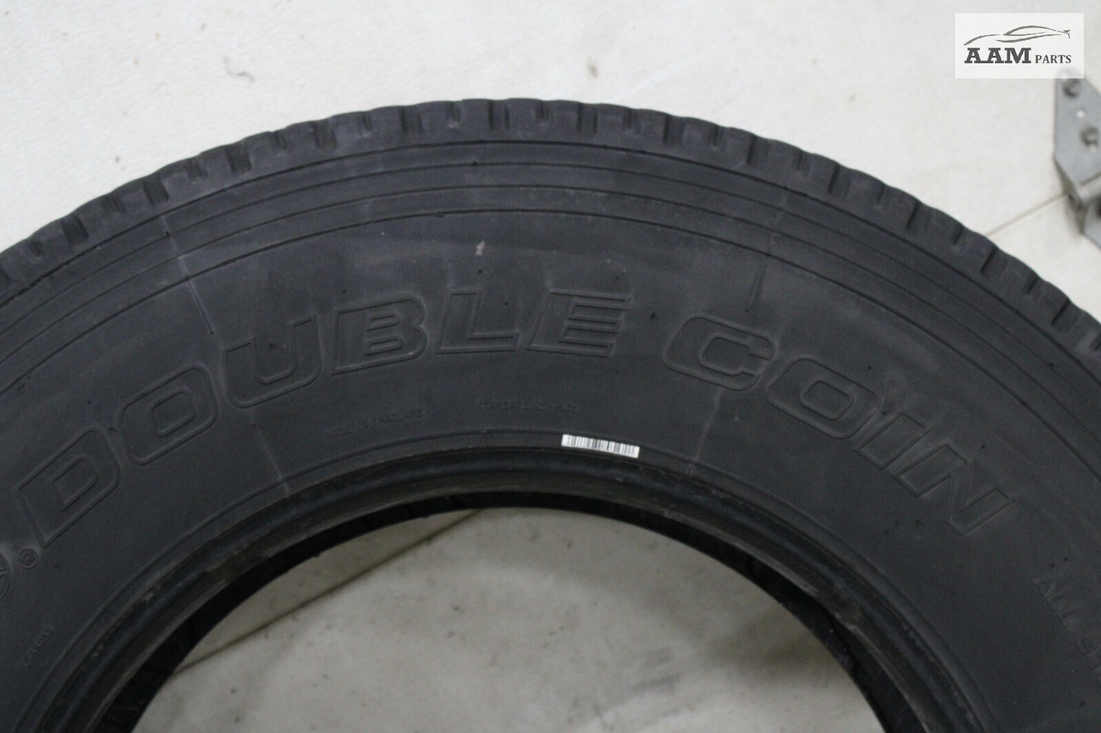 2018-2024 FREIGHTLINER CASCADIA WHEEL TIRE 295/75 R22.5 DOUBLE COIN OEM