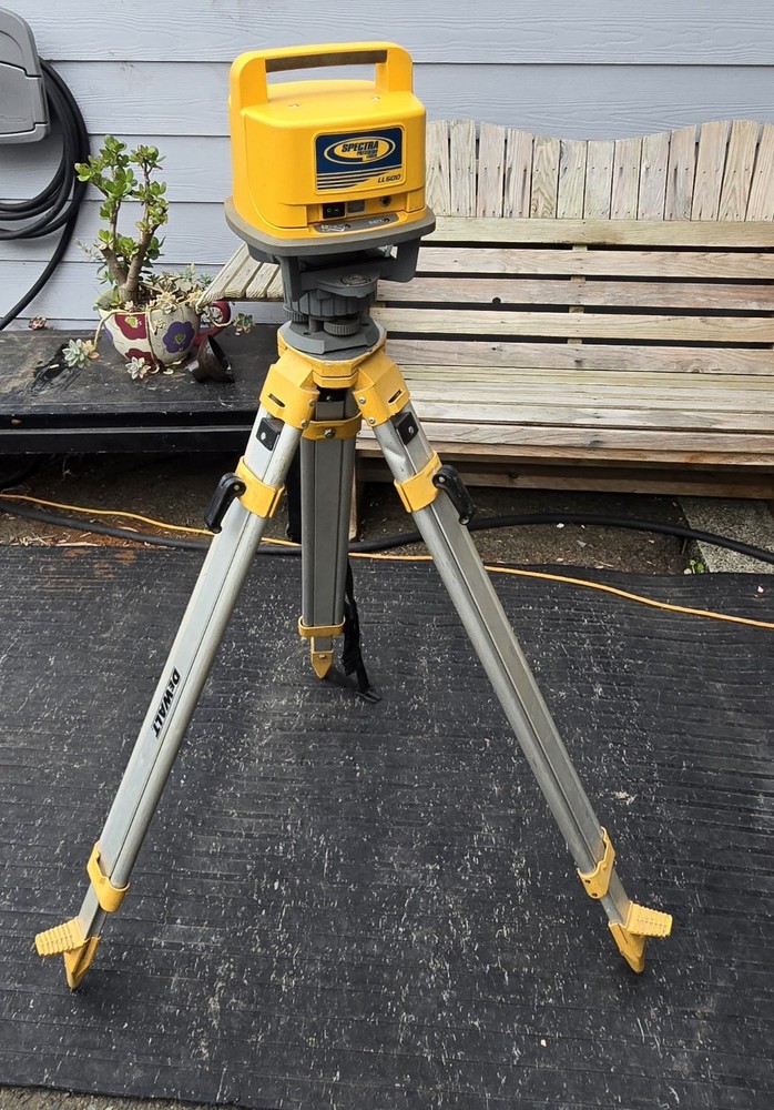 Leveling Staffs Dewalt Tripod Spectra Precision Laser LL 500 Apache Detector