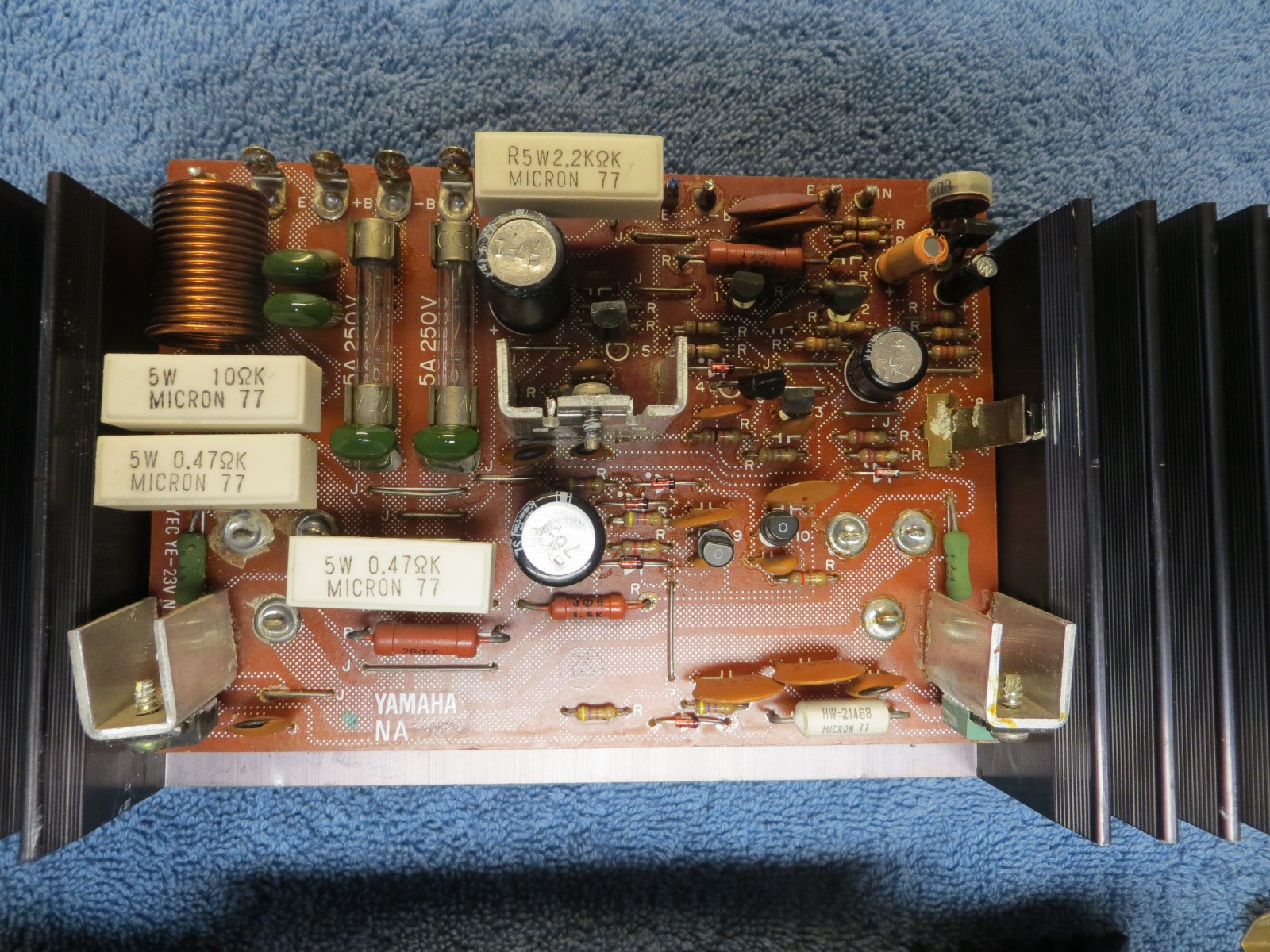 YAMAHA CR2020 STEREO RECEIVER MAIN CIRCUIT BOARD HEAT SINK & HARDWARE # NA06888