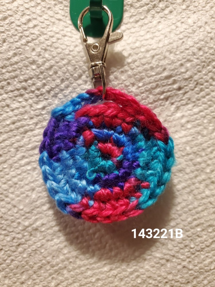 Handmade Crochet Clip-on Quarter Keeper - Round