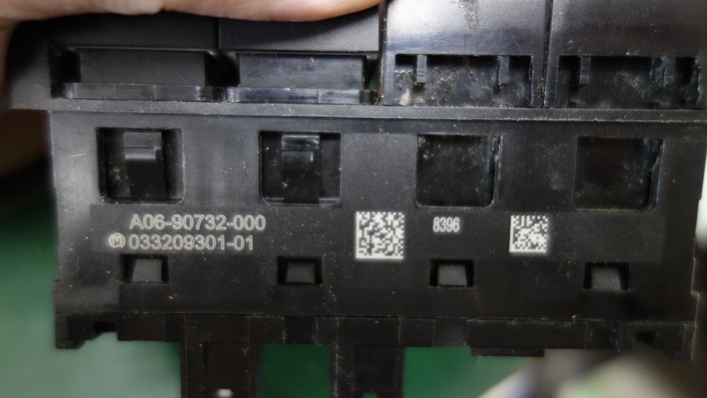 Freightliner Cascadia A06-90732-000 Rocker Switch Panel