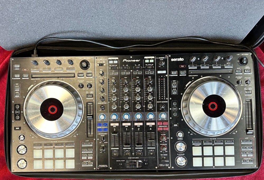 Pioneer DDJ-SZ Digital DJ Controller