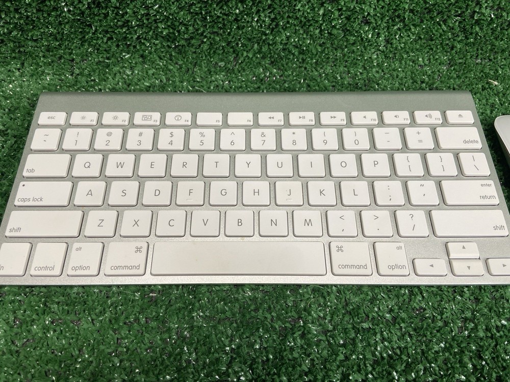 Apple A1314 Keyboard & A1296 Mouse Set, Wireless Bluetooth, Working, Set 1