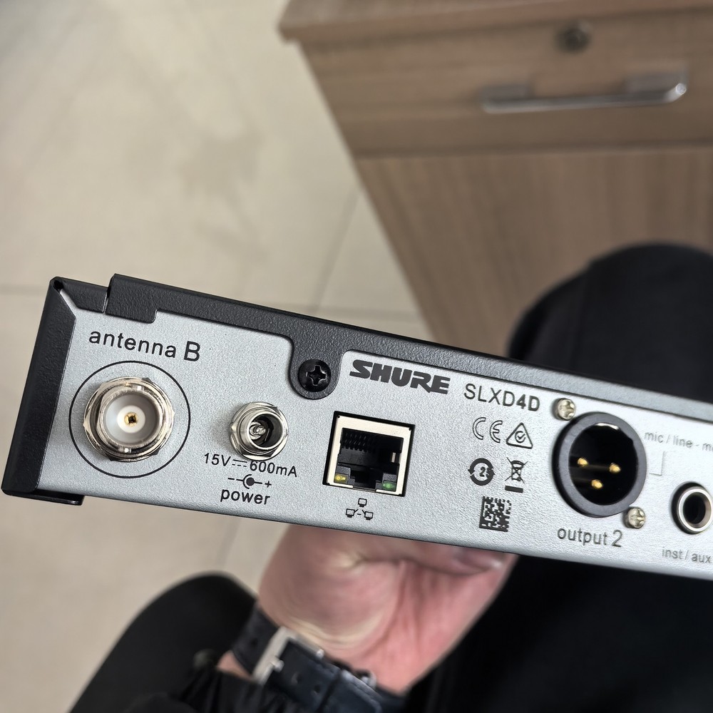 SLXD24D/B58 Dual Wireless Vocal Microphone System With BETA58 US