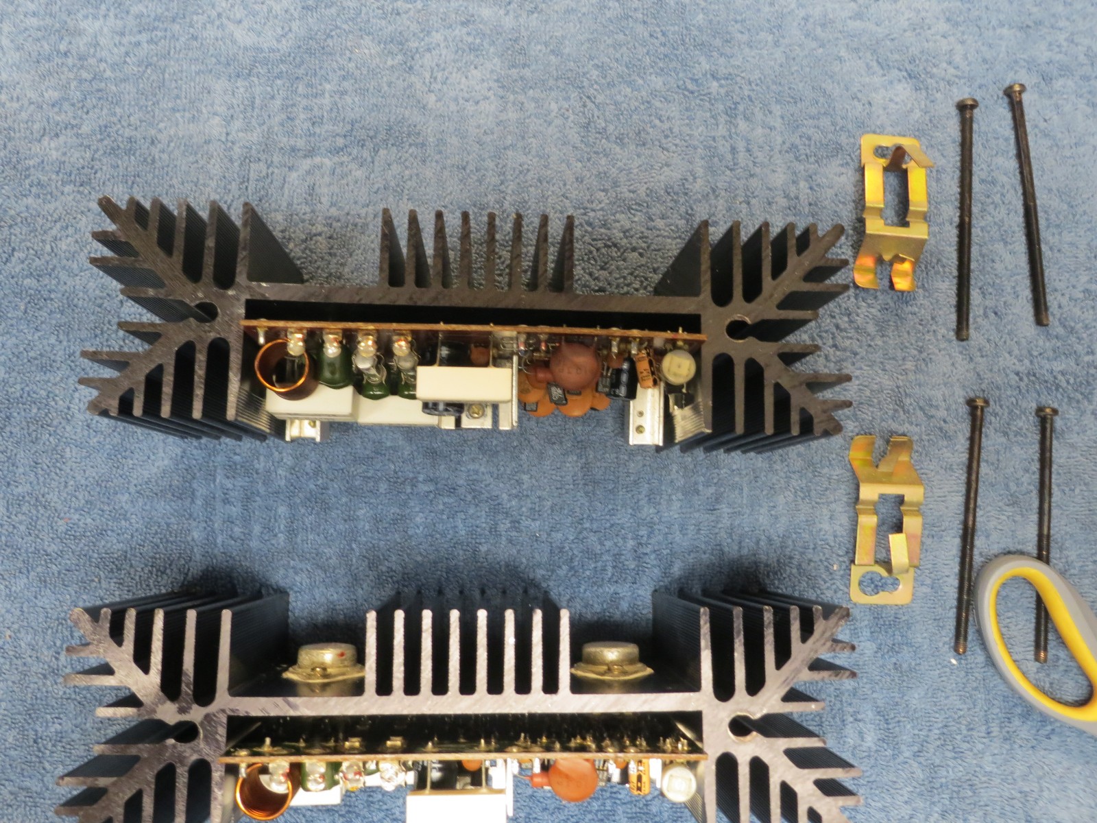 YAMAHA CR2020 STEREO RECEIVER MAIN CIRCUIT BOARD HEAT SINK & HARDWARE # NA06888